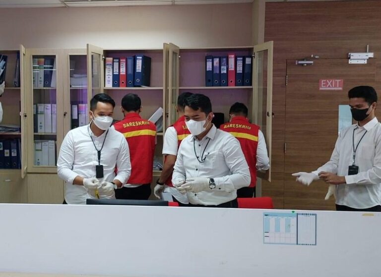  Bareskrim Geledah Tiga Perusahaan Kasus Korupsi BBM