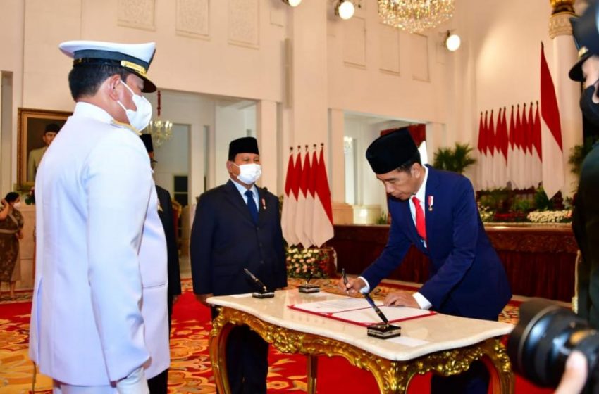 Pada Panglima TNI Laksamana Yudo Margono, Presiden Jokowi: Jangan Terjerumus Politik Praktis