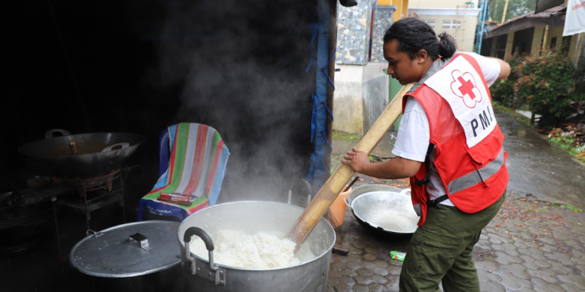  Layani Pengungsi Terdampak APG Semeru, Sehari Siapkan 600 Porsi Makanan