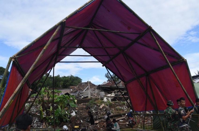  Keren, Dipelopori AL,  Masjid Darurat Berdiri di Pengungsian