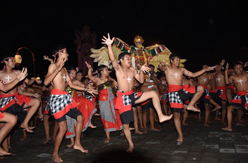  Pemkot Denpasar Meriahkan Malam Tahun Baru dengan Kesedian Tradisi