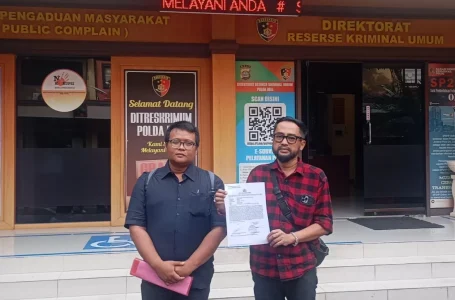 Reydi Nobel Kristoni melaporkan perusakan jalan menuju MR Glamping di Pancasari Buleleng ke Polda Bali.