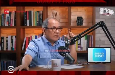 Akbar Faizal memandu podcast yang memantik perbincangan publik.