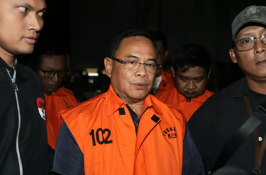  KPK Geledah Koperasi Artha Bahana Syariah Pati, Bawa Lima Koper Barang Bukti Kasus Bupati Sudewo