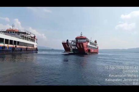 Kapal crane akan digunakan mengangkat bangkai KMP Tunu Pratama Jaya dari dasar laut Selat Bali.