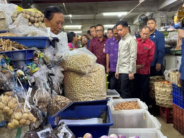  Gibran Turun ke Pasar Badung Bali, Kirim Sinyal Keras: Harga Harus Stabil, Pasar Tak Bisa Lagi Cara Lama!